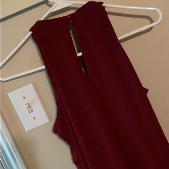 Red tank top. - Picture 3 of 3